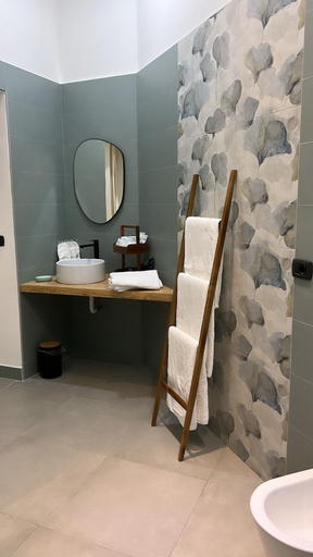 Bathroom 4, Re Nasone, Napoli