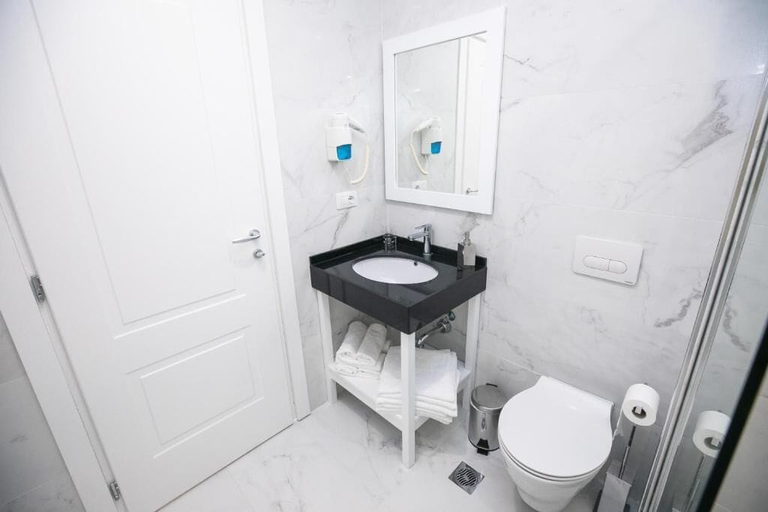 Bathroom 4, Hotel Elior, Tiranës