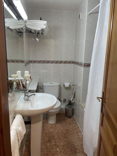 Bathroom 3, Hostal Escuils, Lleida