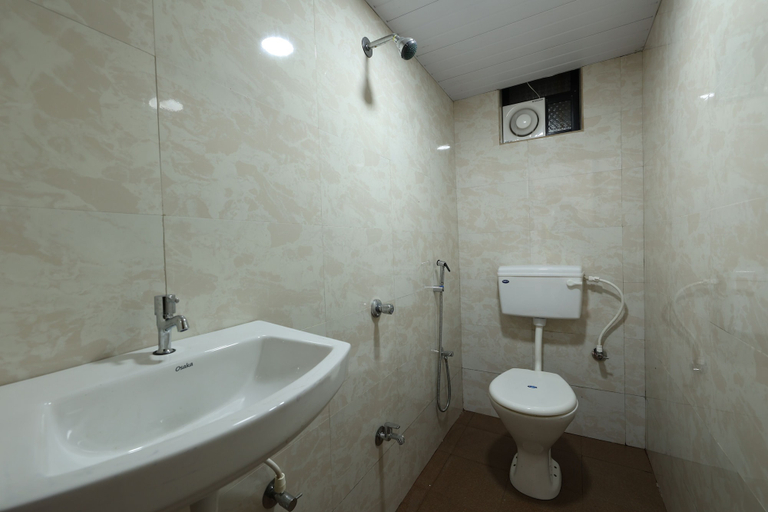 Bathroom 3, Wee care hostel and dormitory, North Goa