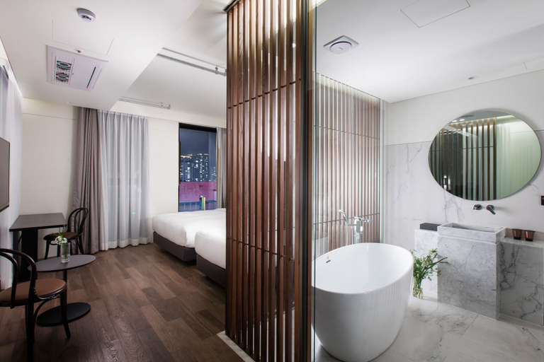 Bathroom 4, Park Marine Hotel, Namdong