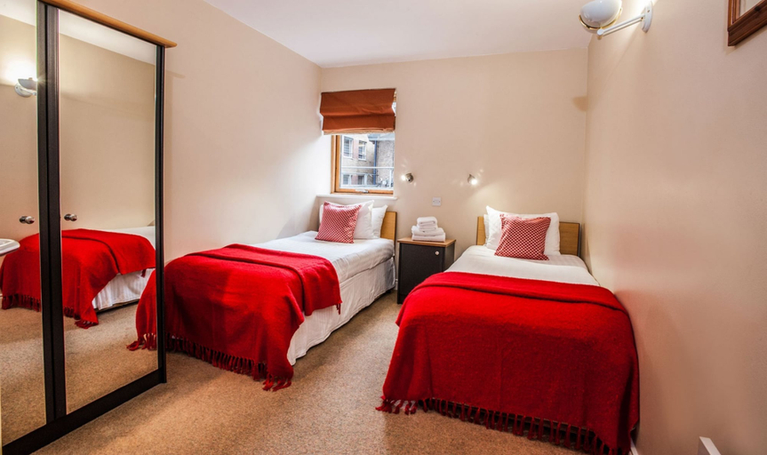 Bedroom 3, ROOFTOP 3BR PH-INDOOR SAUNA IN DUBLIN, Dublin