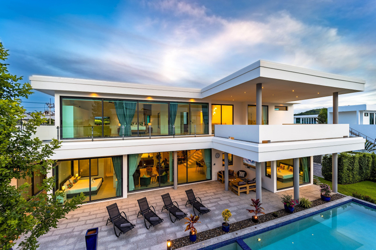 Exterior & Views