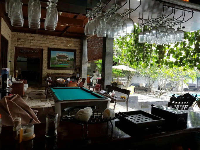 Food & Drinks, The Castle, Medan