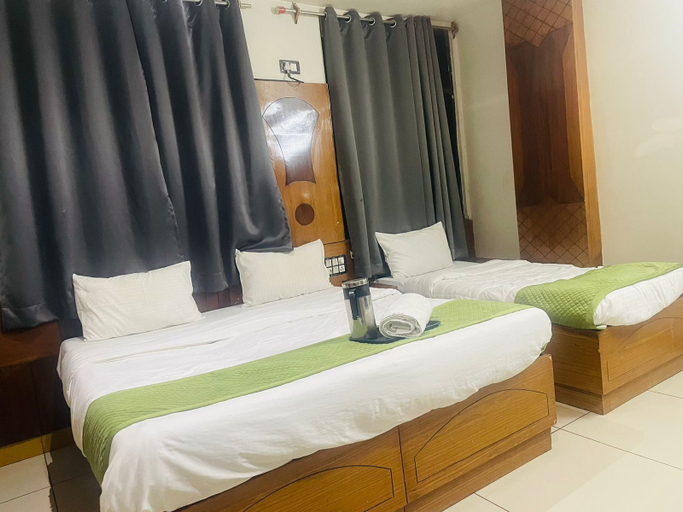 Bedroom 3, Hotel Alpine By The Golden Taj Group, Agra