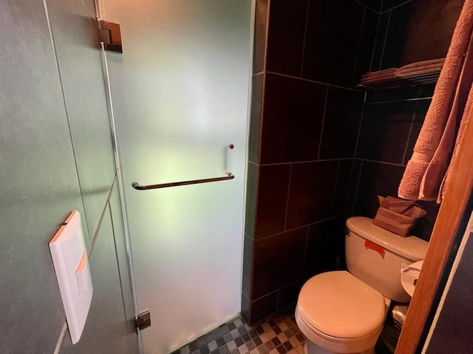 Bathroom 4, Refugio del Volcan, San Pedro La Laguna