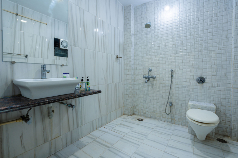 Bathroom 3, Treebo Udyam Glory, Nagpur