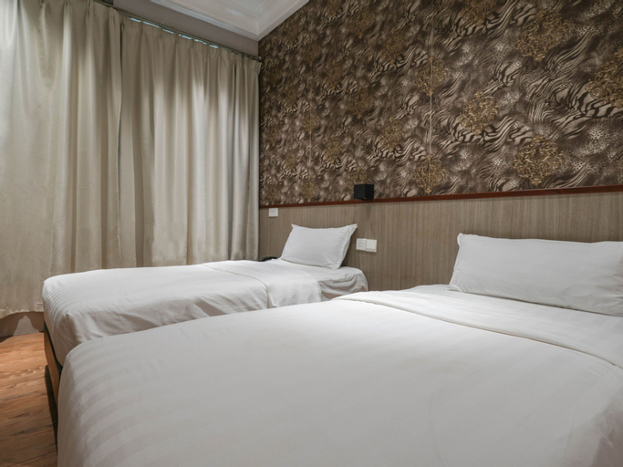 Bedroom 13