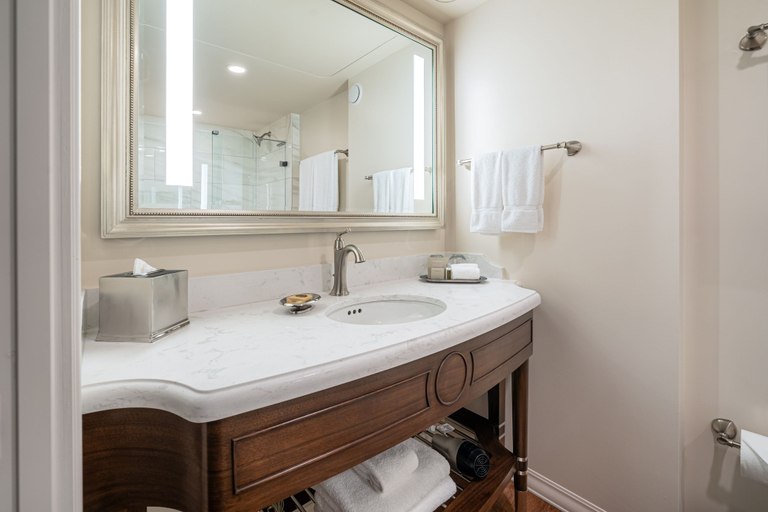 Bathroom 4, Houstonian Hotel Club Spa, Houston