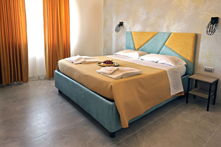 Bedroom 3, toc toc, Salerno