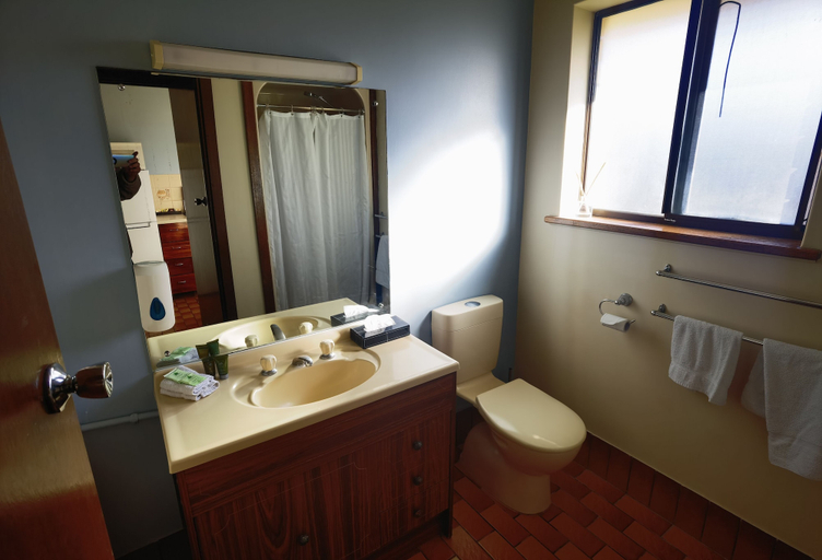 Bathroom 4, Beachport Motor Inn, Wattle Range - West