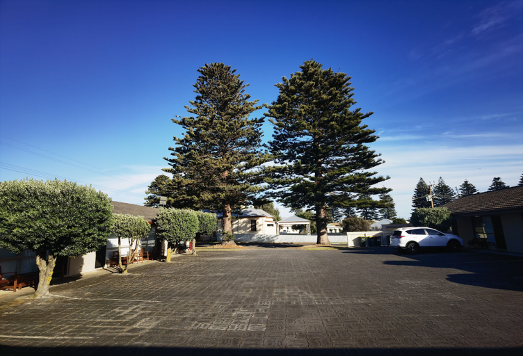 Exterior & Views 2, Beachport Motor Inn, Wattle Range - West