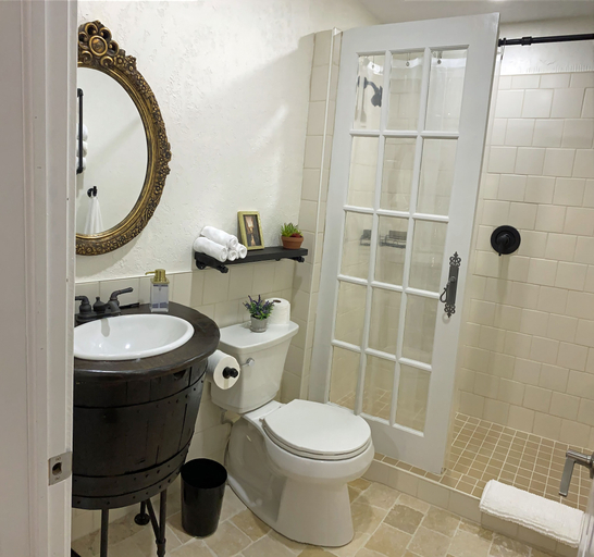 Bathroom 3, Villa di Casa - Boutique Hotel, Prince Edward