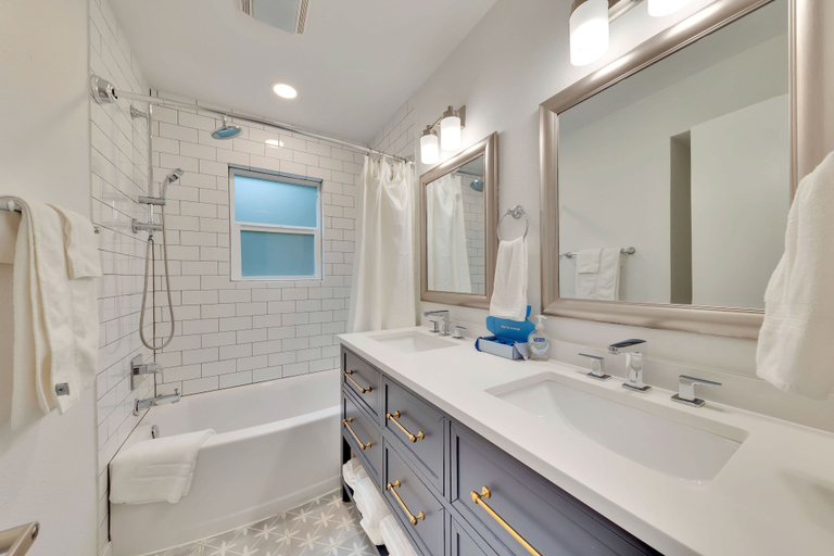 Bathroom 3, Beach House 2 on Lake LBJ - Sleeps 24, Llano