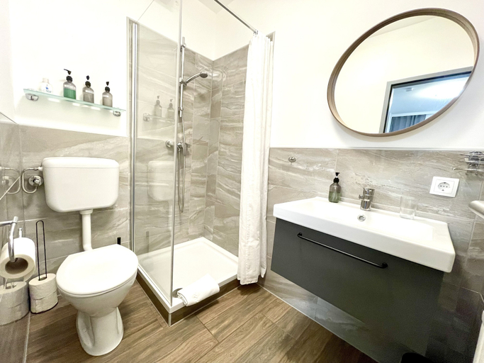 Bathroom 2, Pension Maier, Villach