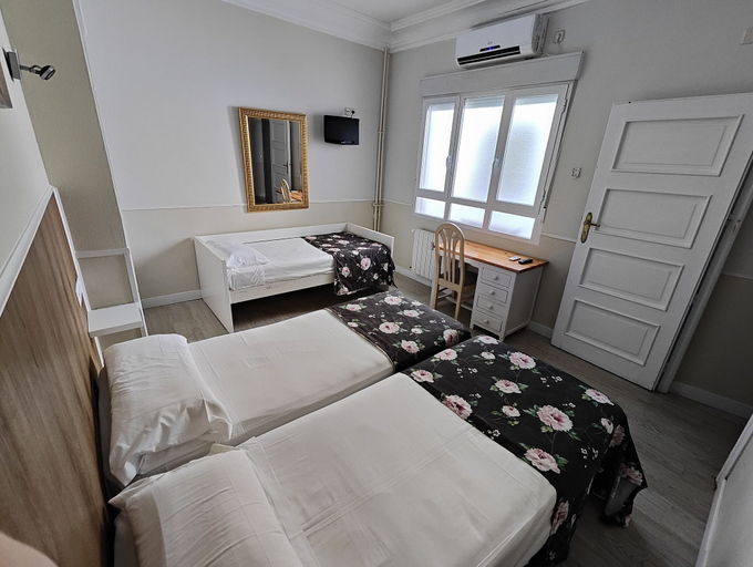 Others 4, Apartamentos Mayor Centro, Madrid
