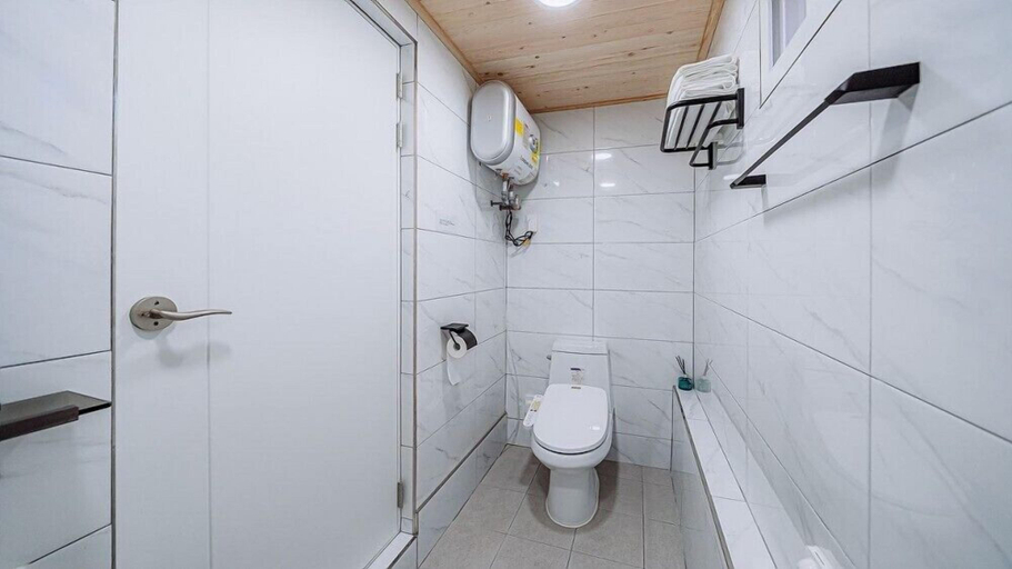 Bathroom 5, dal geulim goun, Chuncheon