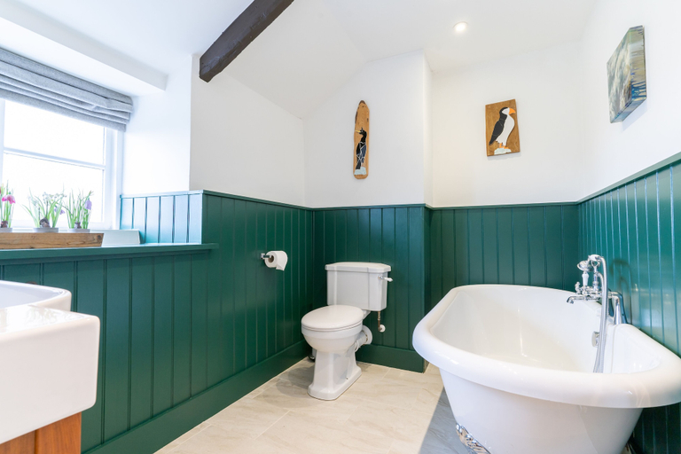 Bathroom 4, The Saddle and Stable Rooms, Cornwall