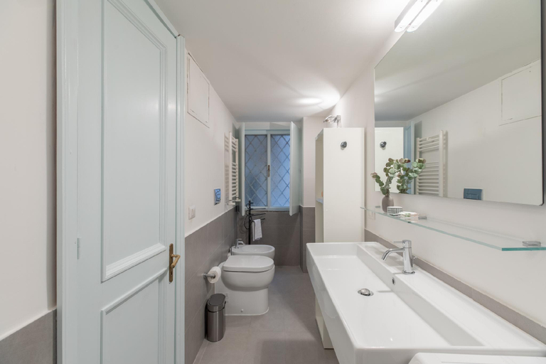Others 4, Innovative Pantheon House, Rome