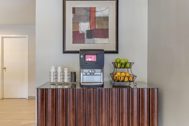 Food & Drinks 5, Best Western Plus Executive Inn, Los Angeles