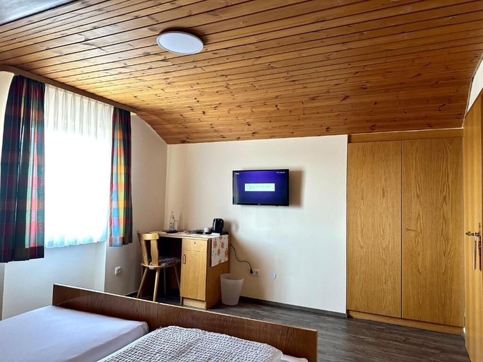 Bedroom 3, Pension Hubertus, Hof