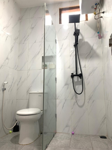 Bathroom 4, Davyn's House -Cozy and Private House in Lombok, Lombok