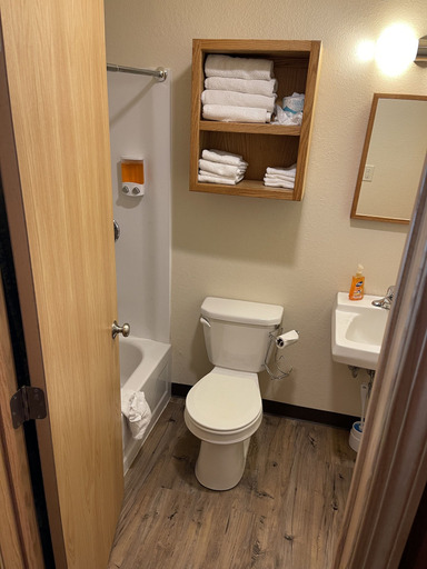 Bathroom 4, Sportsmen Motel, Allamakee