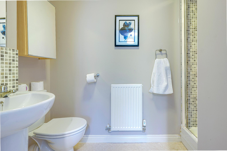 Bathroom 3, Broughton House with Parking, Garden & Smart TV, Milton Keynes