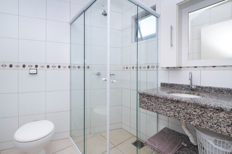 Bathroom 3, Residencial Guilhermina, Bombinhas