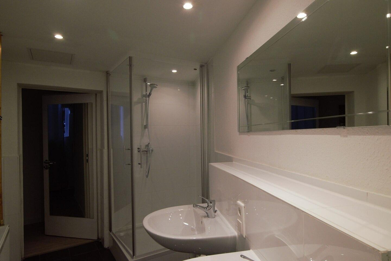 Bathroom 4, Meerbusch 4 Room Souterrain Villa Apartment, Rhein-Kreis Neuss