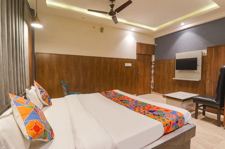 Bedroom 2, FabHotel Royal Palm Inn, Faizabad