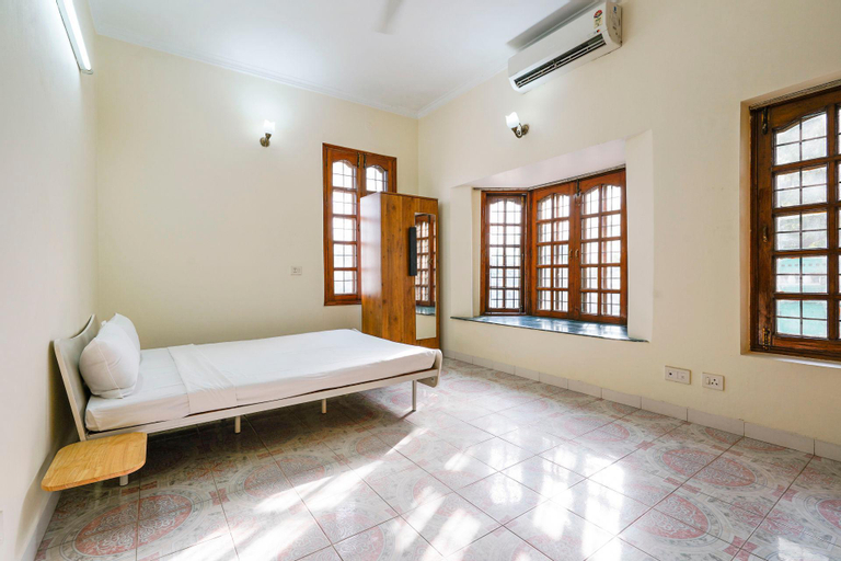 Bedroom, Lavish 3-bedroom home in a bungalow/73264, Gurgaon