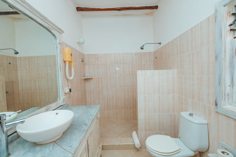 Bathroom, Twiga Beach & Spa, Kilifi North