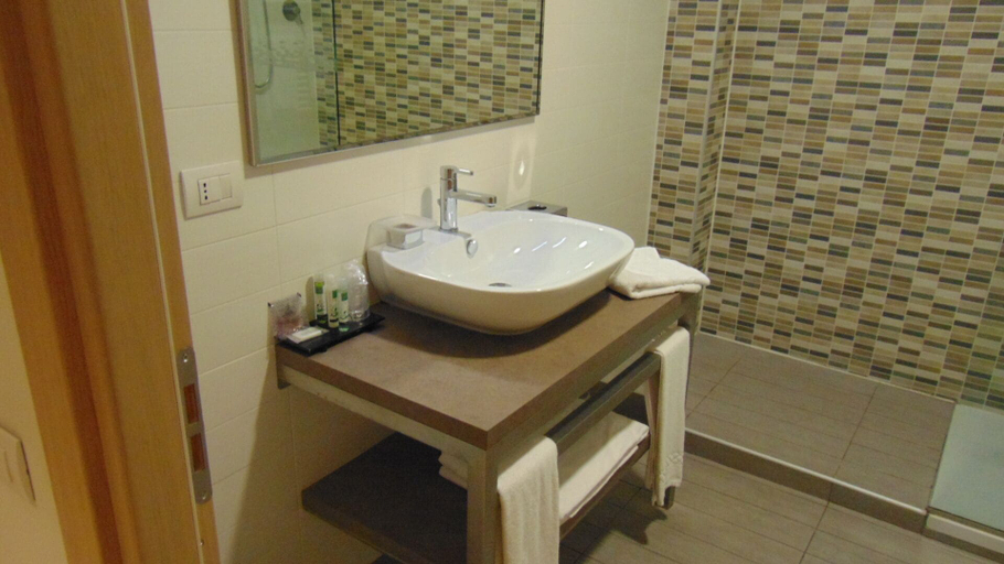 Bathroom 4, Turin Airport Hotel, Torino