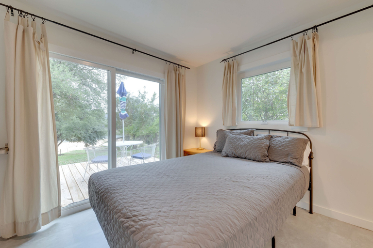 Bedroom 2, Beach House 2 on Lake LBJ - Sleeps 24, Llano