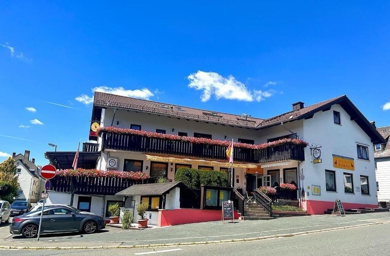 Pension Hubertus, Hof
