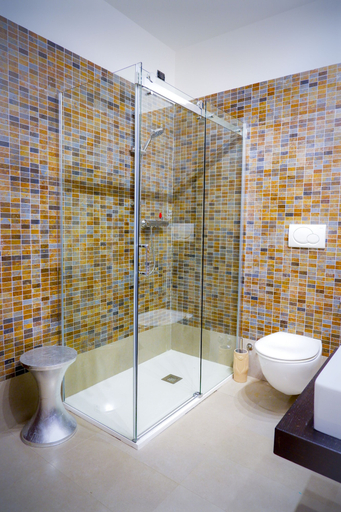 Bathroom 5, Thalassa Bari, Bari