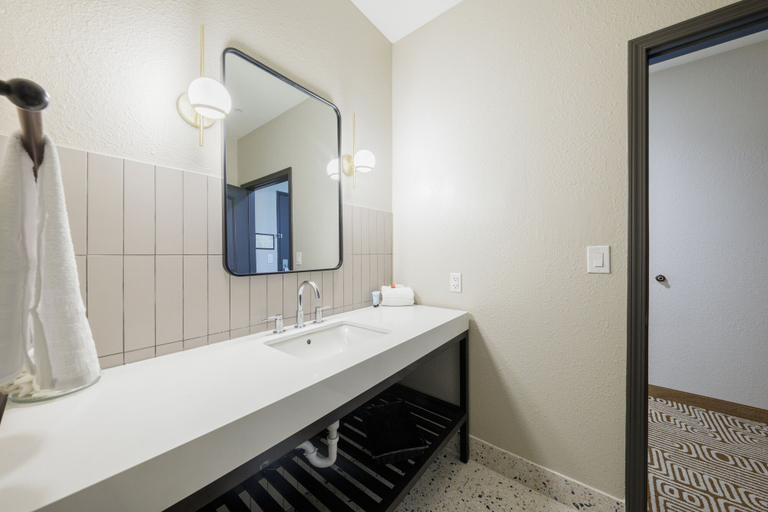 Bathroom 4, Blanco River Hotel, Blanco