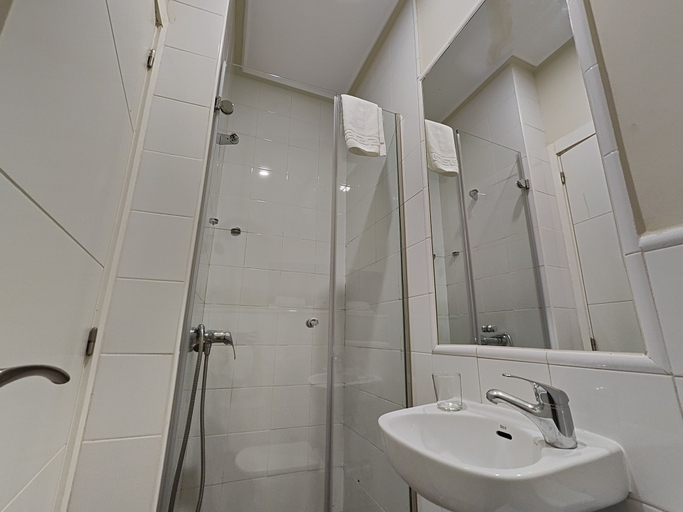 Bathroom 4, Hostal Madrid, Madrid