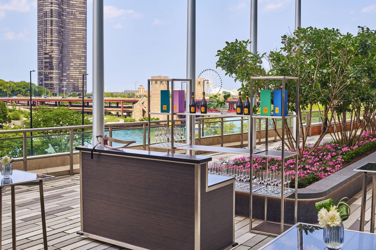 Exterior & Views 27