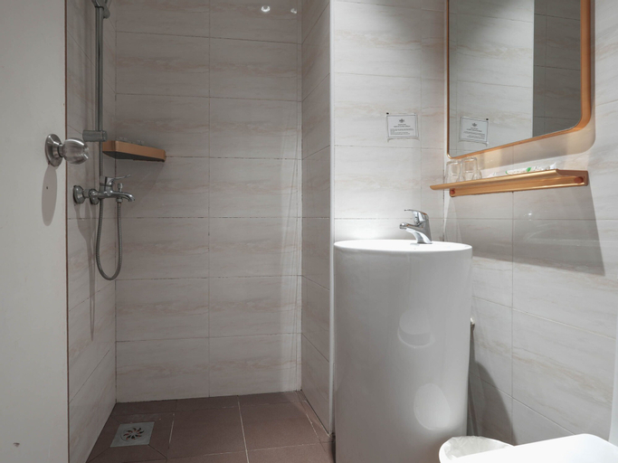 Bathroom 15