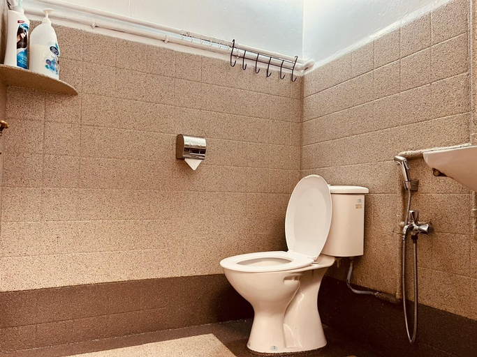 Bathroom 3, RetroHOMESTAY | Cocohomestay11ppl5min2Jonker, Malacca City