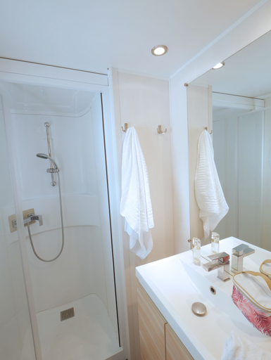 Bathroom, Les Beaupins - Vacances ULVF, Charente-Maritime