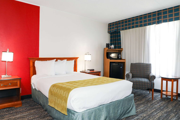 Bedroom 3, Ramada by Wyndham Cumberland Downtown, Allegany