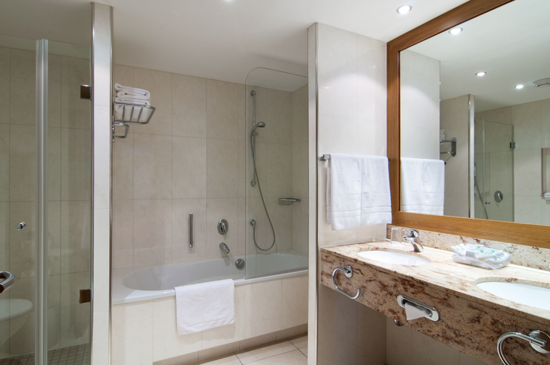 Bathroom 4, Holiday Inn N�RNBERG CITY CENTRE by IHG, Nürnberg