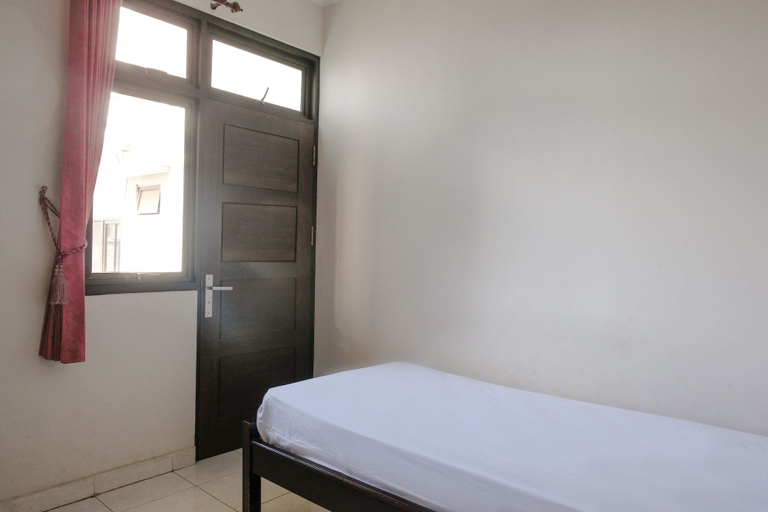 Bedroom 2, OYO Life 2744 Guest House Qudsi, Malang