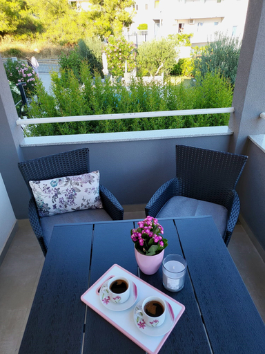 Others 4, Apartment Vesna near beach with balcony, Podstrana