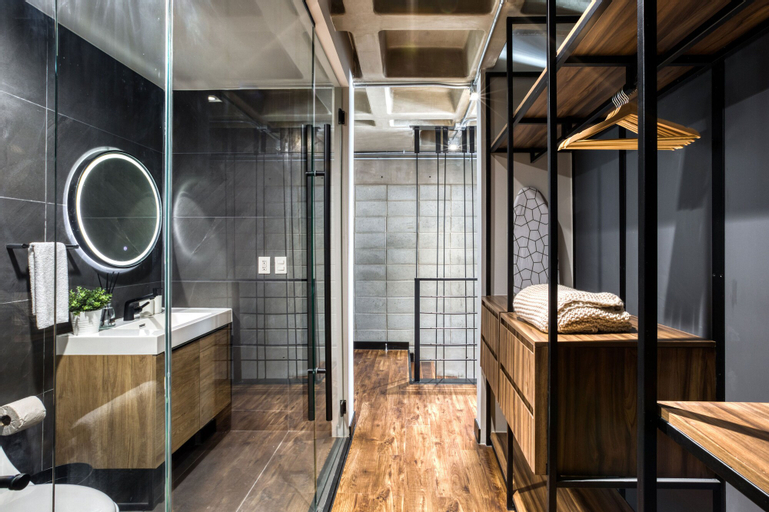 Bathroom 7
