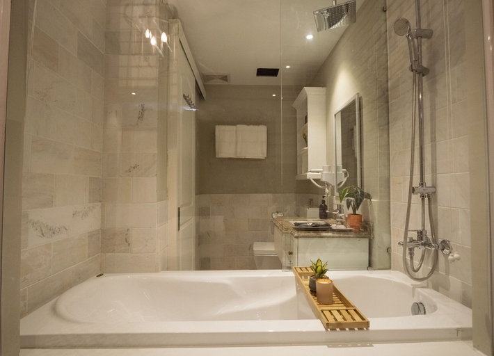 Bathroom 4, Celine Living Central Suites and Spa, District 3