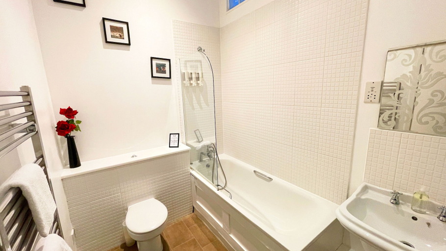 Bathroom 3, Kirkhill Estate Rooms, Midlothian